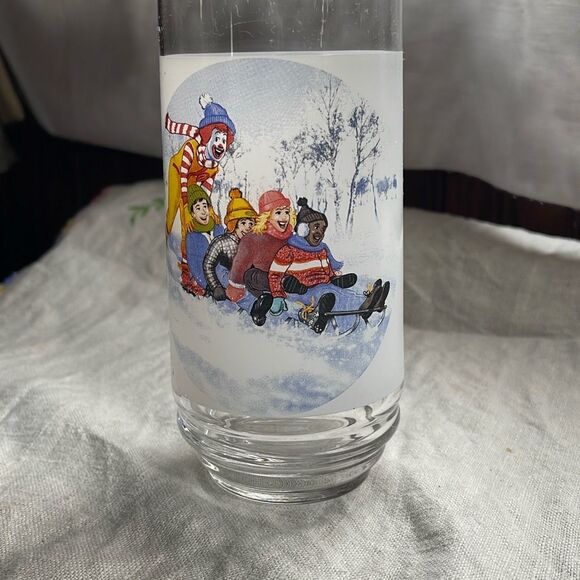 Vintage Ronald McDonald winter sled scene glass. - Picture 4 of 7